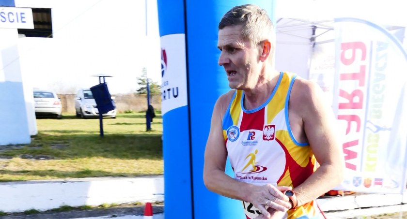 Na zdjęciu Piotr Płoskoński na mecie
