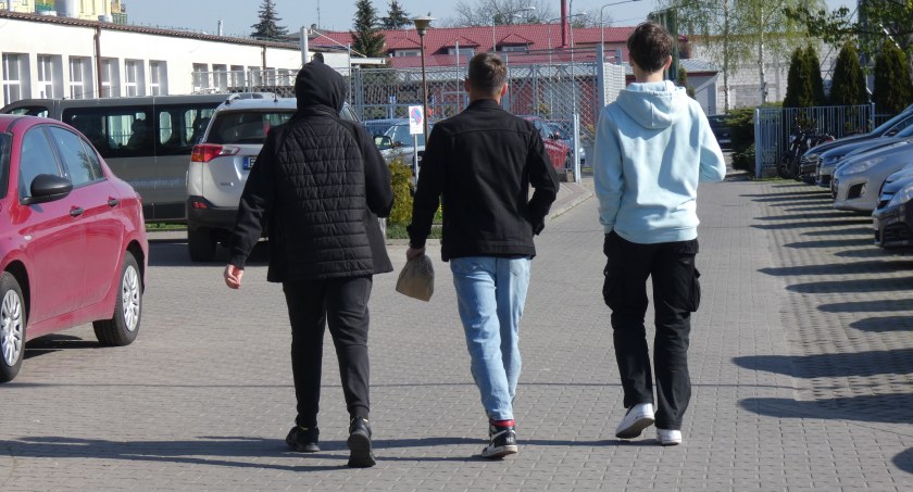 Na zdjęciu uczniowie Mechanika