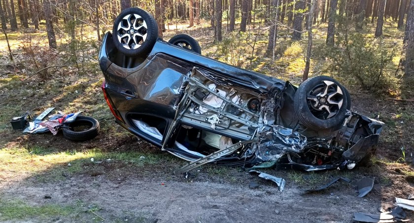 Na zdjęciu jedno z aut, które brały udział w zdarzeniu, fot. KPP Radomsko 