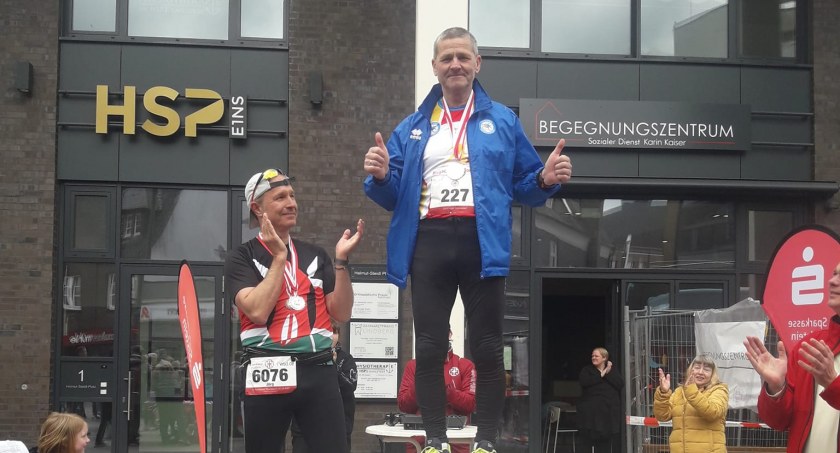 Pan Piotr na najwyższym stopniu podium