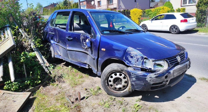 Na zdjęciu vw, którym kierował nietrzeźwy 25-latek, fot. KPP Radomsko