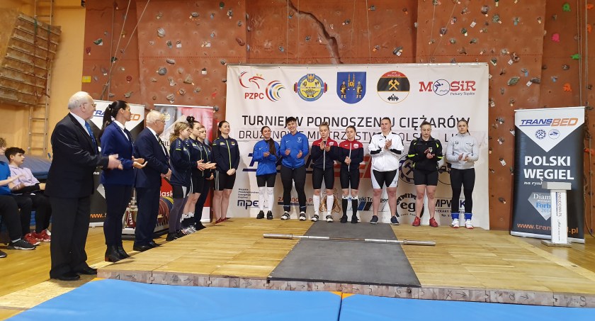 Na zdjęciu radomszczańscy ciężarowcy