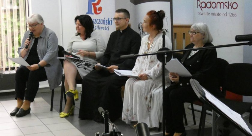 Na zdjęciu Czytanie radomszczan w MBP podczas Dni Rodziny w czerwcu 2022