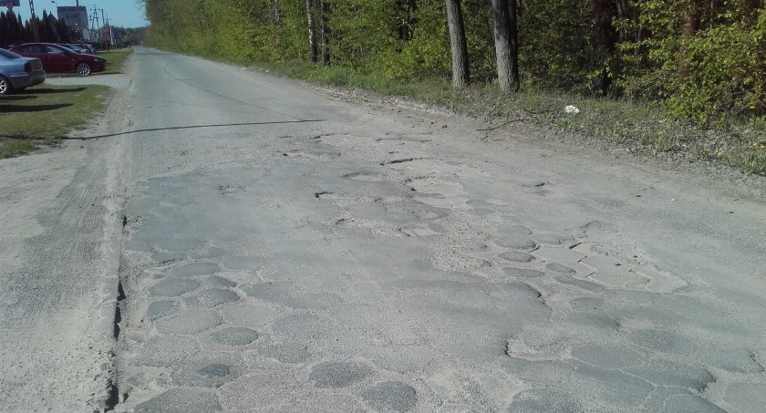 Na zdjęciu ulica Przemysłowa w Bloku Dobryszyce