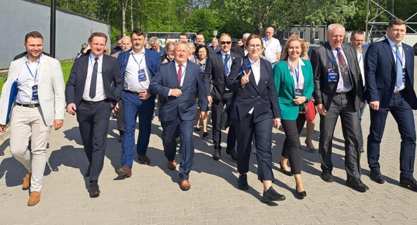 Na zdjęciu politycy PiS-uz Radomska na konwencji partii w Warszawie, fot. Facebook/Anna Milczanowska