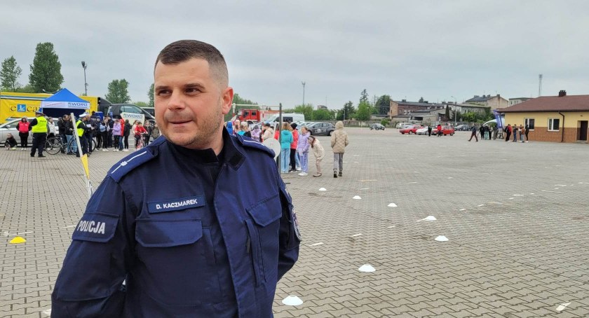 Na zdjęciu młodszy aspirant Dariusz Kaczmarek
