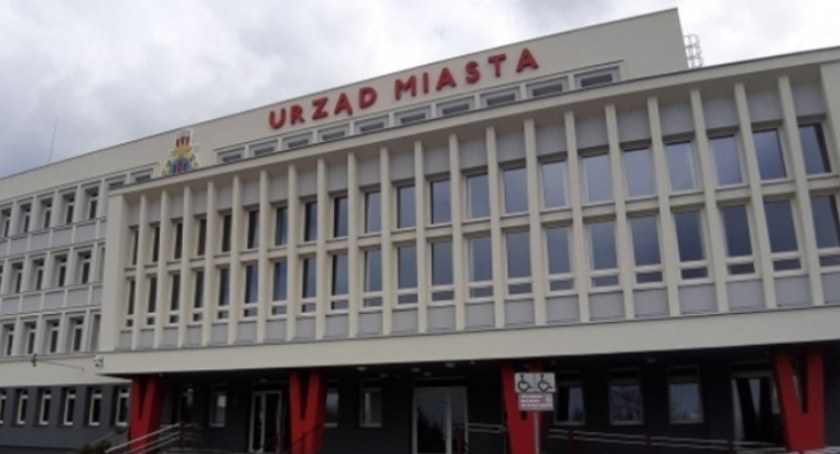 Na zdjęciu urząd miasta