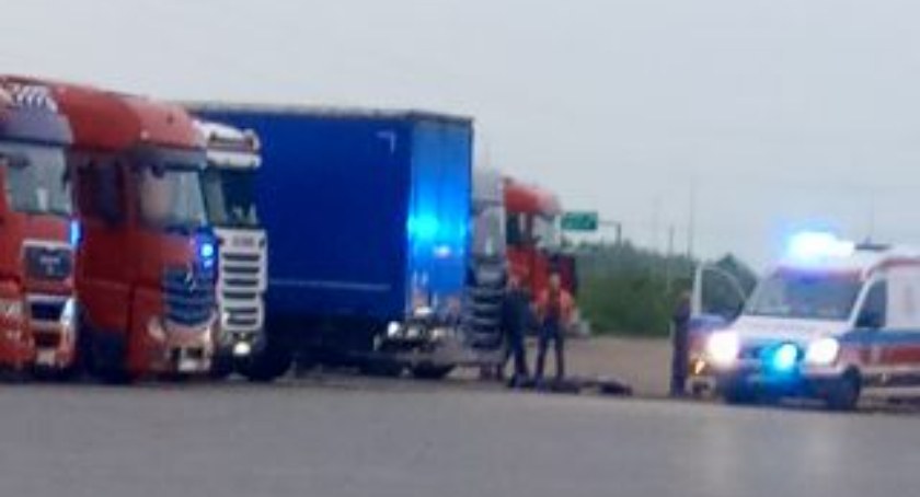 Na zdjęciu miejsce zgonu kierowcy na terenie portu Radomsko, fot. Czytelnik