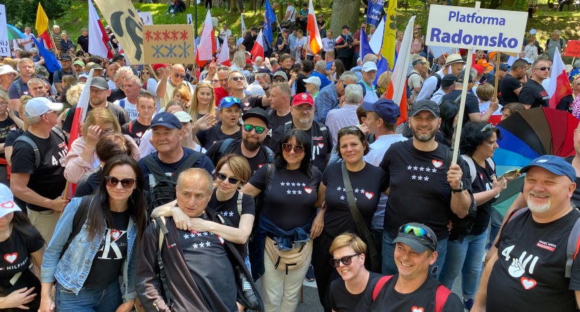 Na zdjęciu radomszczanie na marszu w Warszawie