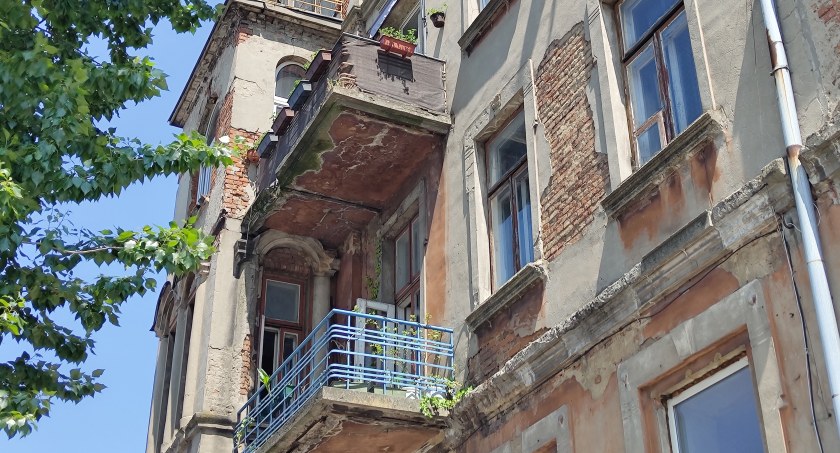 Na zdjęciu jedna z najstarszych kamienic w Radomsku, ulica Żeromskiego