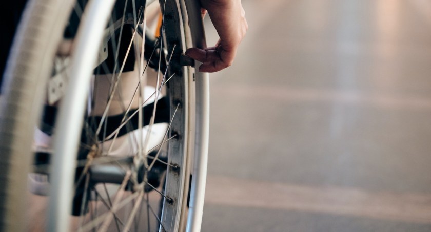 Na zdjęciu wózek inwalidzki, fot. Pexels