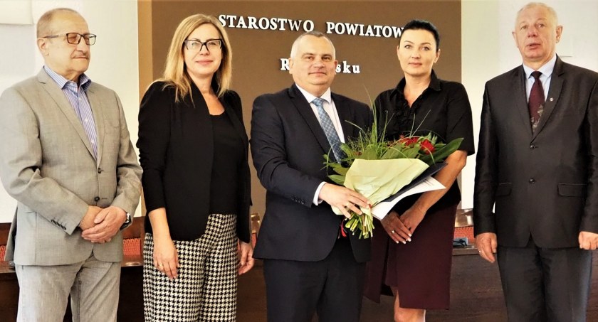 Na zdjęciu od lewej Fabian Zagórowicz, Ewa Gajzler, Adam Jałkiewicz, Beata Pokora i Andrzej Kucharski, fot. Facebook/Starostwo Powiatowe