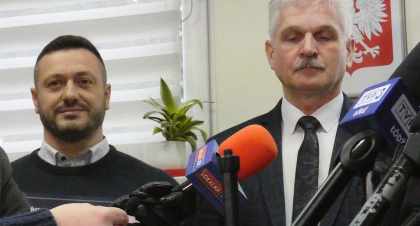 Na zdjęciu Krzysztof Ciupiński i Mirosław Ociepa w biurze posłanki PiS Anny Milczanowskiej