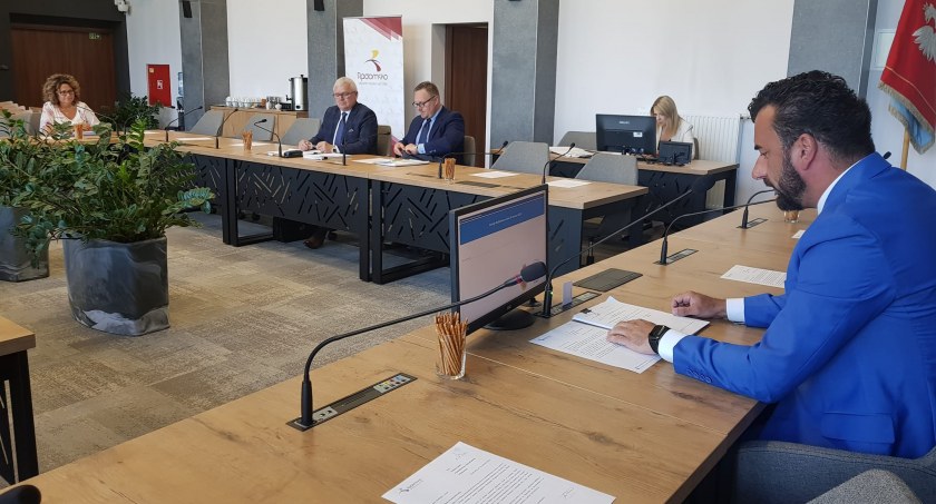Na zdjęciu członkowie komisji budżetowej, fot. Facebook/UM Radomsko