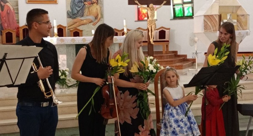 Na zdjęciu artyści, którzy wystąpili w koncercie, fot. Facebook/Krystyna Michalska