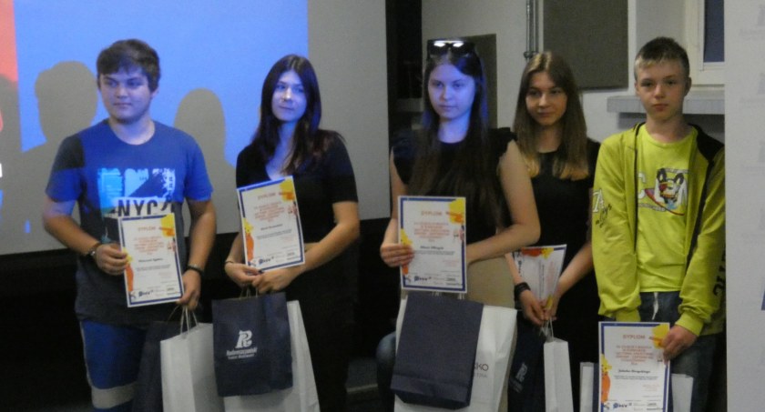 Na zdjęciu laureaci konkursu