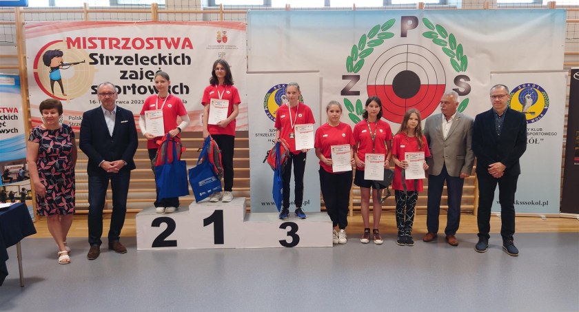 Na zdjęciu uczestnicy zawodów, fot. Facebook/Okręgowy Klub Strzelectwa Sportowego 