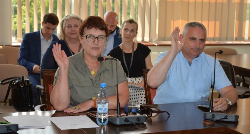 Na zdjęciu radni podczas posiedzenia komisji, fot. Facebook/Starostwo Powiatowe