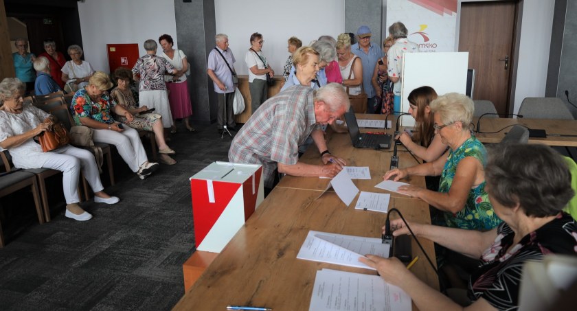 Na zdjęciu wybory Miejskiej Rady Seniorów, fot. Facebook/UM Radomsko
