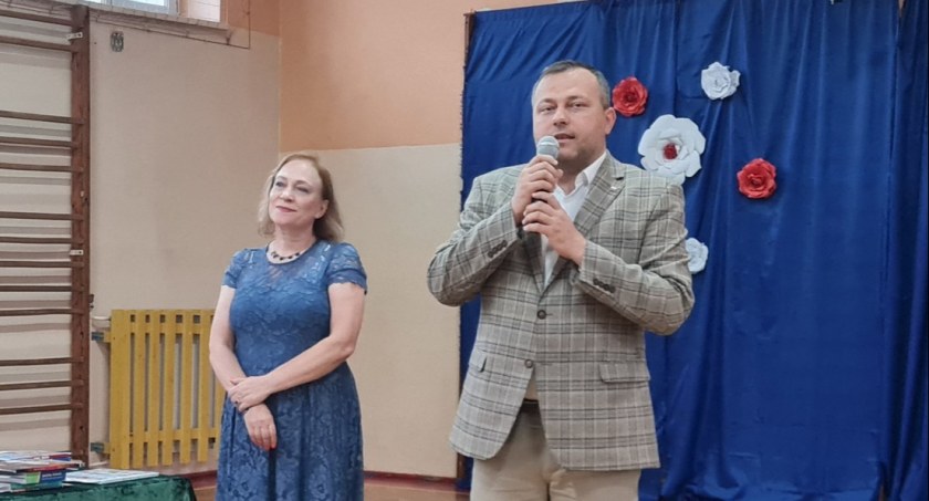 Na zdjęciu Michał Koski w ZSP w Przedborzu, fot. Facebook/Starostwo Powiatowe