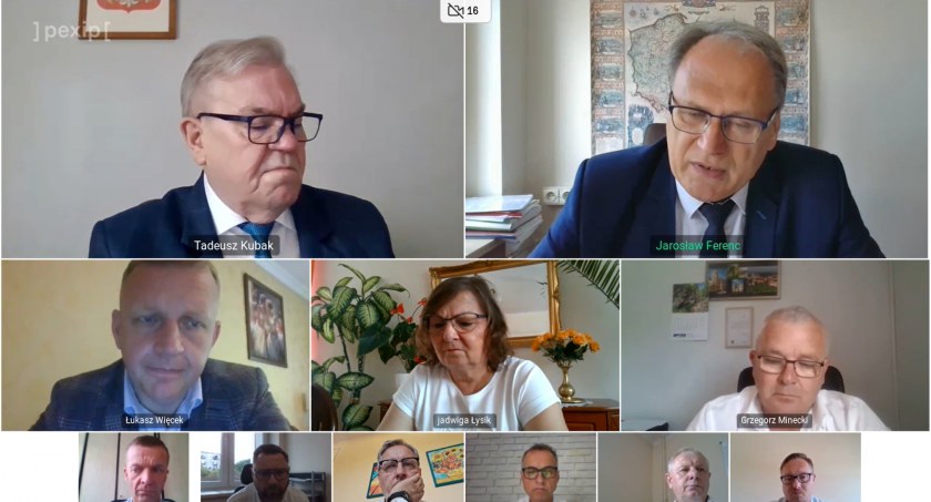 Na zdjęciu zdalne posiedzenie Rady Miasta