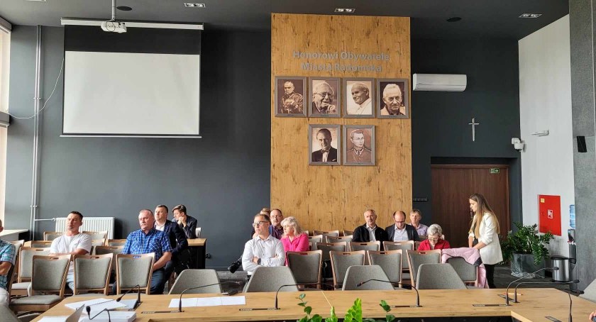 Na zdjęciu uczestnicy debaty, fot. Facebook/UM Radomsko
