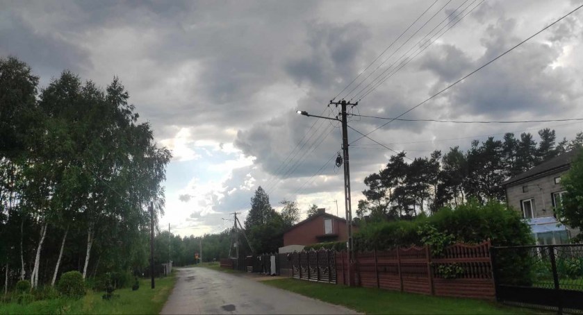 Na zdjęciu lampa uliczna w Szczepocicach Rządowych, fot. Czytelnik 