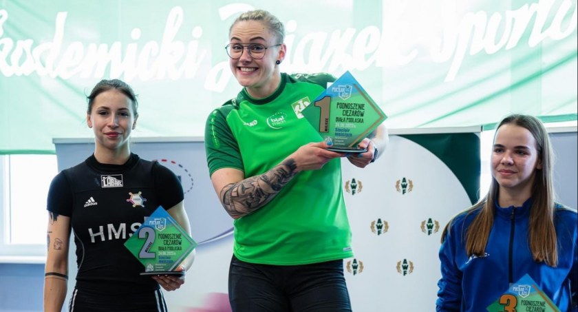 Na zdjęciu Monika Szymanek pierwsza z lewej