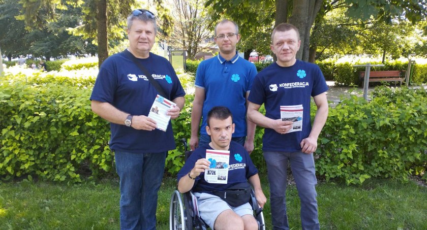 Na zdjęciu członkowie Ruchu Narodowego w Radomsku