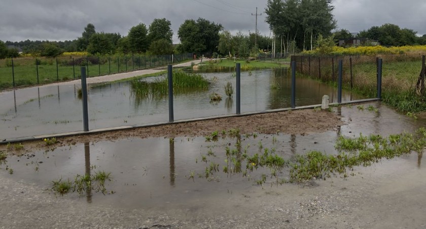 Na zdjęciu zalana działka Andrzeja Kulisia w Stobiecku Miejskim, sierpień 2021