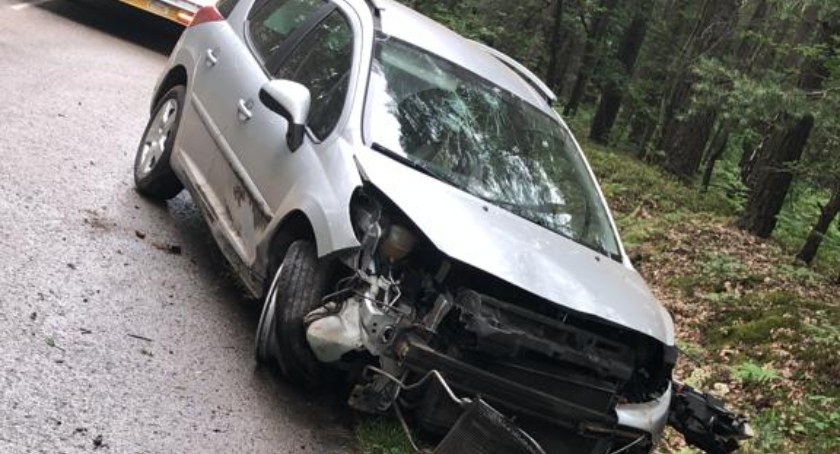 Na zdjęciu auto, które prowadził mieszkaniec powiatu bełchatowskiego, KPP Radomsko
