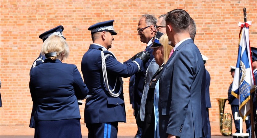 Na zdjęciu moment odznaczenia Jarosława Ferenca fot. Facebook/Radomsko Miasto Otwarte