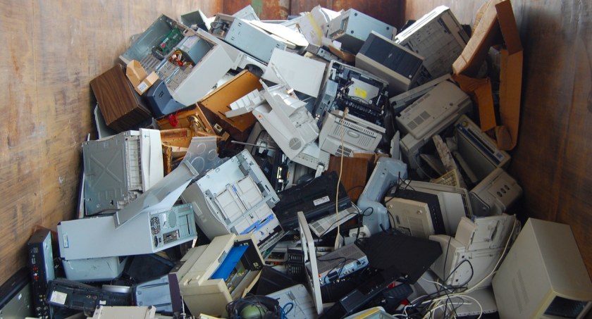 Na zdjęciu elektrośmieci