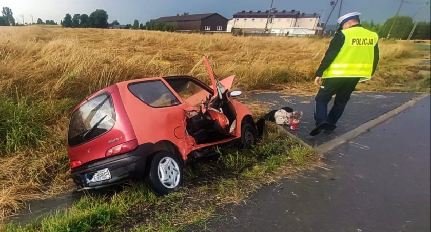 Na zdjęciu fiat, którego prowadził mężczyzna, fot. KPP Radomsko 