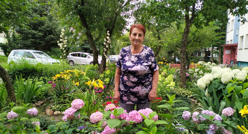 Na zdjęciu pani Stanisława, mieszkanka ul. Leszka Czarnego