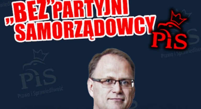 Na zdjęciu plakat, który pokazali samorządowcy PO na konferencji w Łodzi