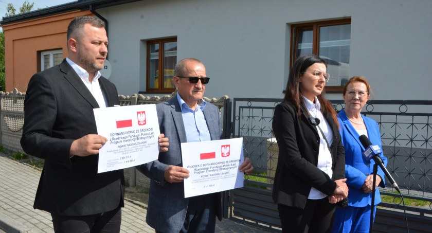 Na zdjęciu Michał Koski, Fabian Zagórowicz, Beata Pokora i Anna Milczanowska, fot. Facebook/Starostwo Powiatowe