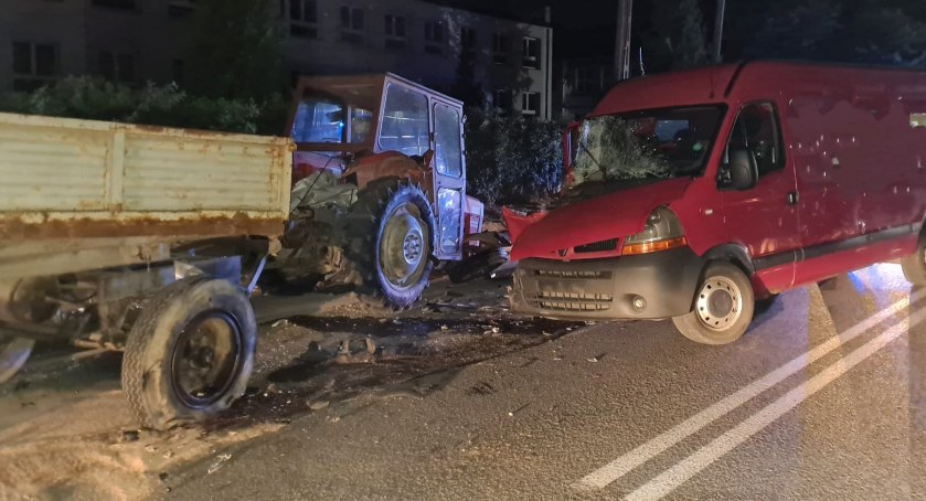 Na zdjęciu pojazdy, które brały udział w zderzeniu, fot. KPP Radomsko