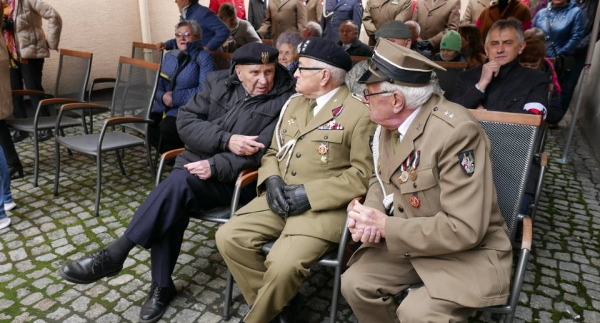 Na zdjęciu uroczystości na dziedzińcu MR z okazji 77. rocznicy rozbicia aresztu przez żołnierzy Warszyca