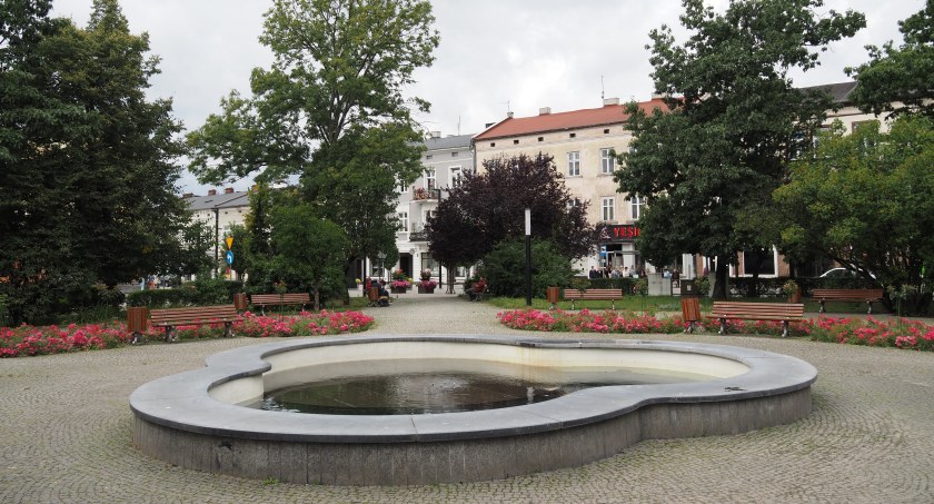 Na zdjęciu fontanna na placu 3 Maja