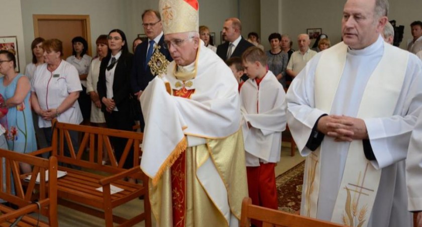Na zdjęciu msza w kaplicy w szpitalu w Radomsku