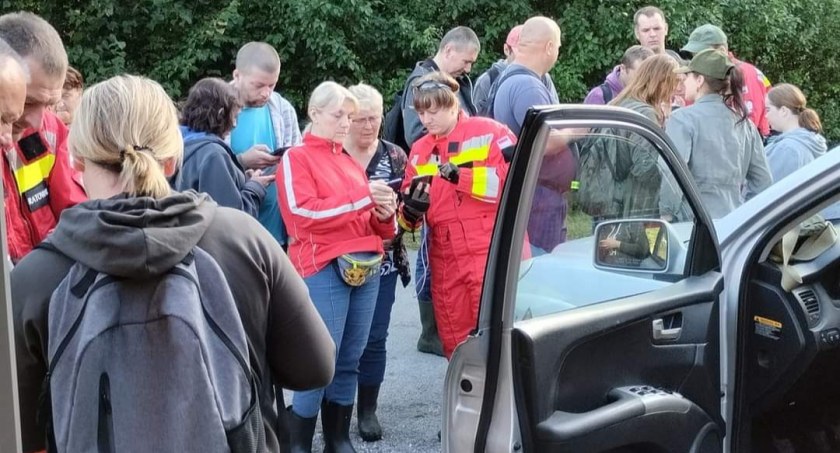 Na zdjęciu uczestnicy poszukiwań, fot. Facebook/Grupa 
