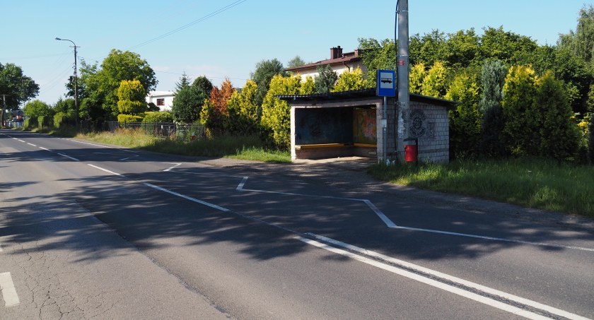 Na zdjęciu przystanek przy ul. Narutowicza