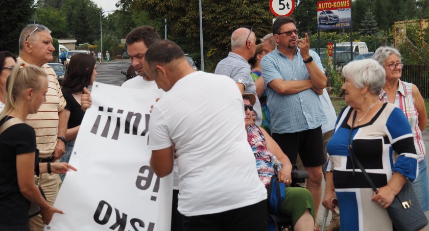 We wtorek 22 sierpnia protestowało około 100 mieszkańców