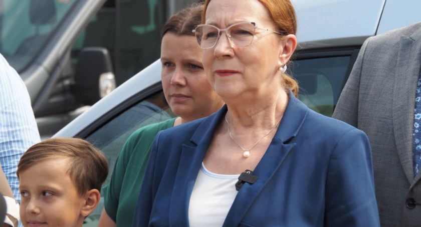 Na zdjęciu Anna Milczanowska podczas konferencji prasowej