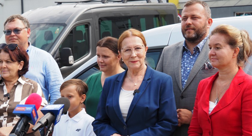 Na zdjęciu konferencja o 800+