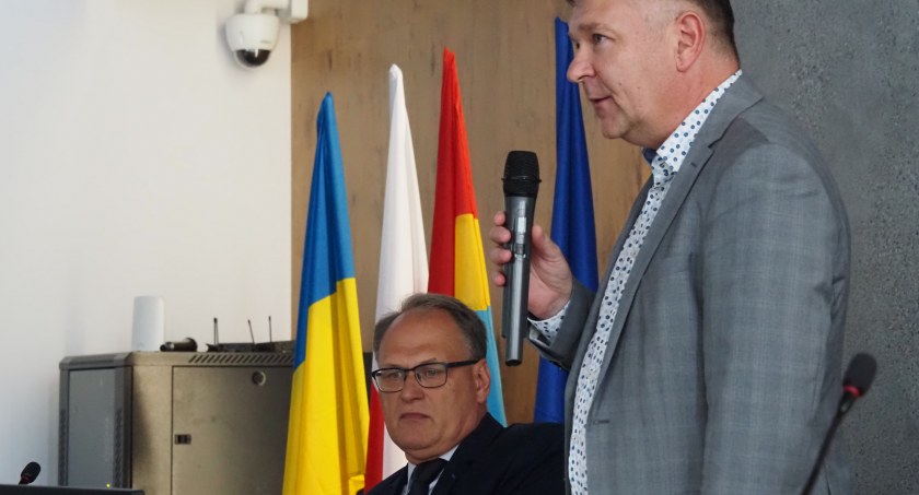 Na zdjęciu prezes PGK Zbigniew Rybczyński (z prawej) i prezydent Jarosław Ferenc na spotkaniu w UM z mieszkańcami w sprawie spalarni