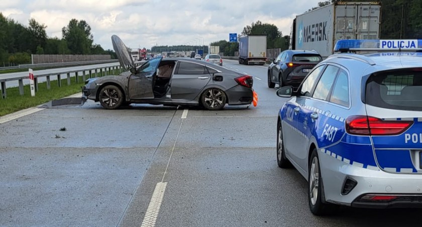 Na zdjęciu uszkodzona honda, fot. KPP Radomsko
