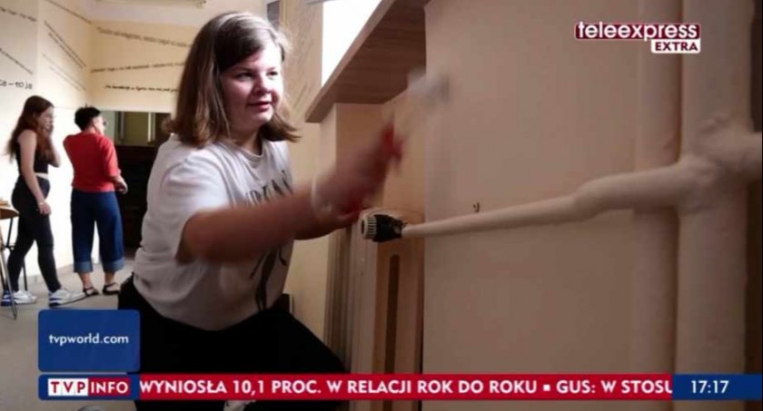 Na zdjęciu radomszczańscy uczniowie, fot. screen programu