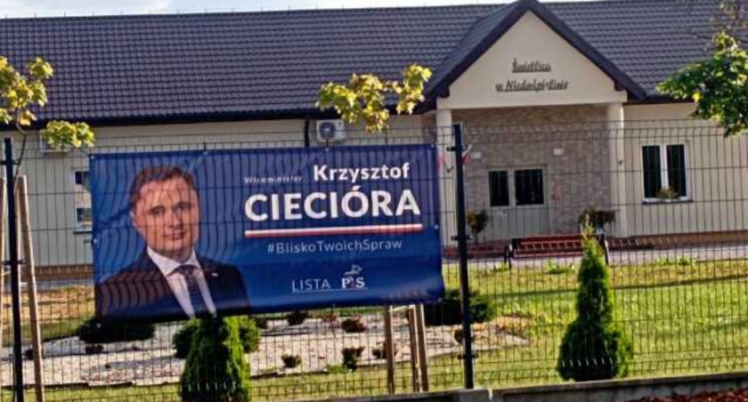 Na zdjęciu baner ministra Ciecióry